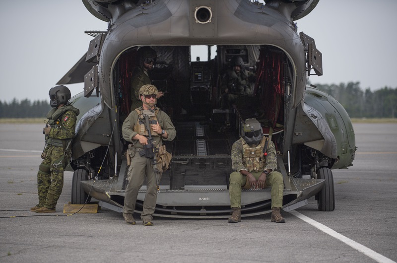 Students on the Aircraft Security Officer Course conduct training at the Norman Rogers Airport in Kingston, Ontario.