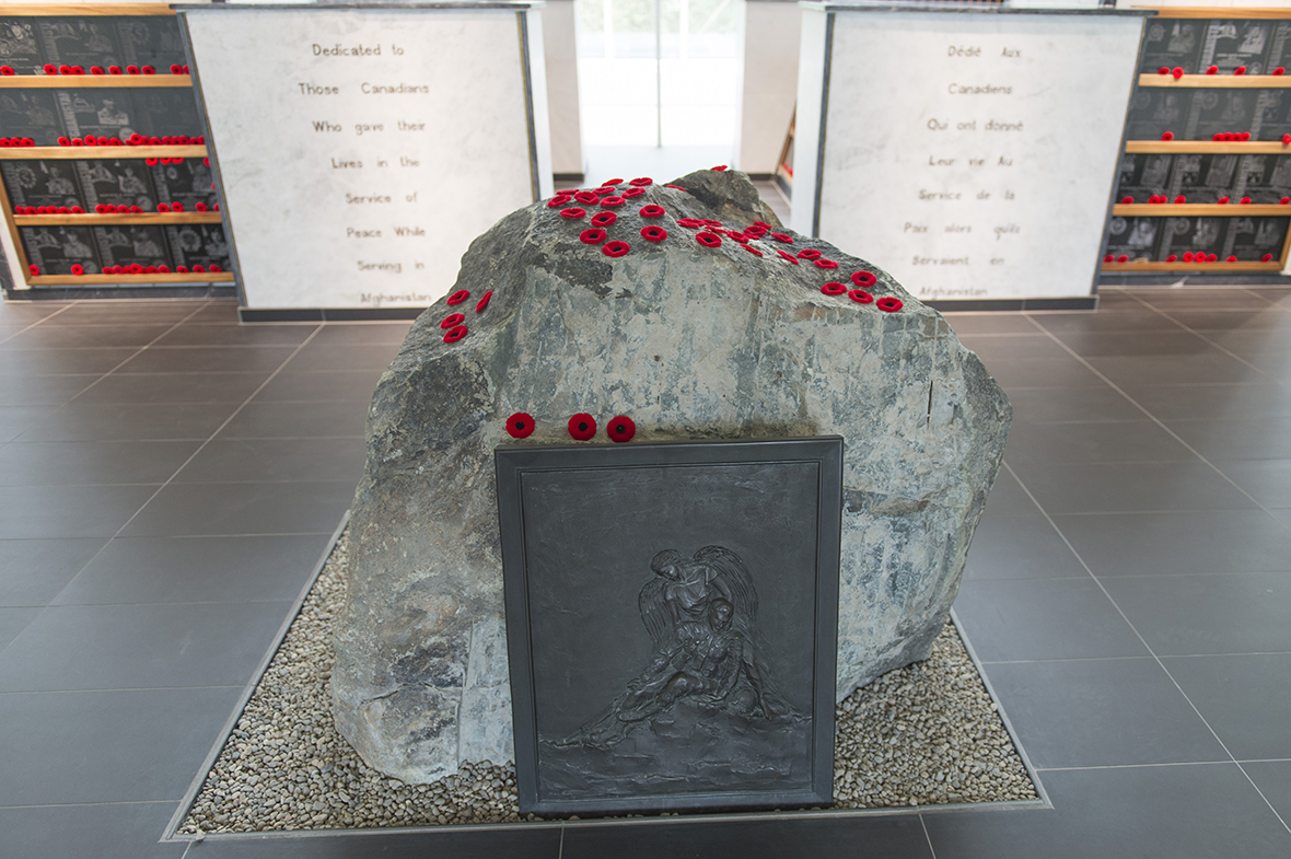 La Salle commémorative de l'Afghanistan au Quartier général de la Défense nationale (Carling) le 17 août 2019. Crédit photo: Soldat Jonathan King, Services d'imagerie de l'Unité de soutien des Forces canadiennes (Ottawa), © 2019 DND-MDN Canada.