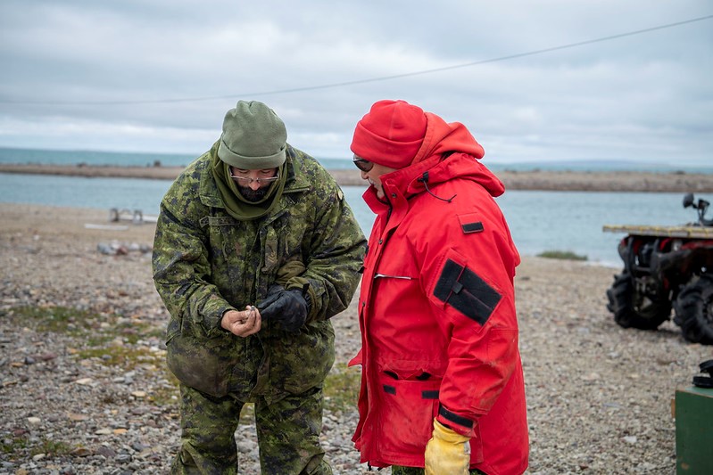 Members of the Arctic Response Company Group visit a unit of troops and rangers during Operation NANOOK-NUNAKPUT 22 in Cambridge Bay, Nunavut, on August 21, 2022.