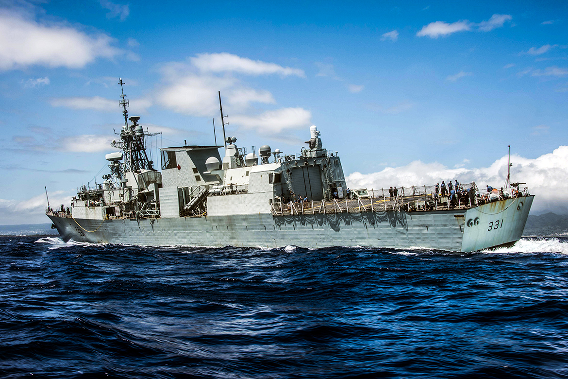 Her Majesty’s Canadian Ship (HMCS) VANCOUVER turns as the ship heads towards Pearl Harbor upon its scheduled arrival during OPERATION PROJECTION Indo-Asia Pacific (OP PROJECTION IAP), at sea, Pearl Harbor, Hawaii, on 10 April 2018. ET01-2018-0149-051 Photo: Master Corporal Brent Kenny, MARPAC Imaging Services ©2018 DND-MDN CANADA
