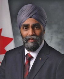 o	Photo du ministre de la Défense nationale du Canada