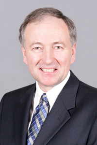 Cet image est une photographie de l’honorable Robert Nicholson, c.p., c.r., député, Ministre de la Défense nationale