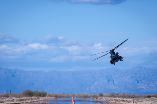 Les essais en vol du nouveau CH-147F Canadian Chinook se poursuivent à l'installation d'essai de Boeing, à Mesa, en Arizona.