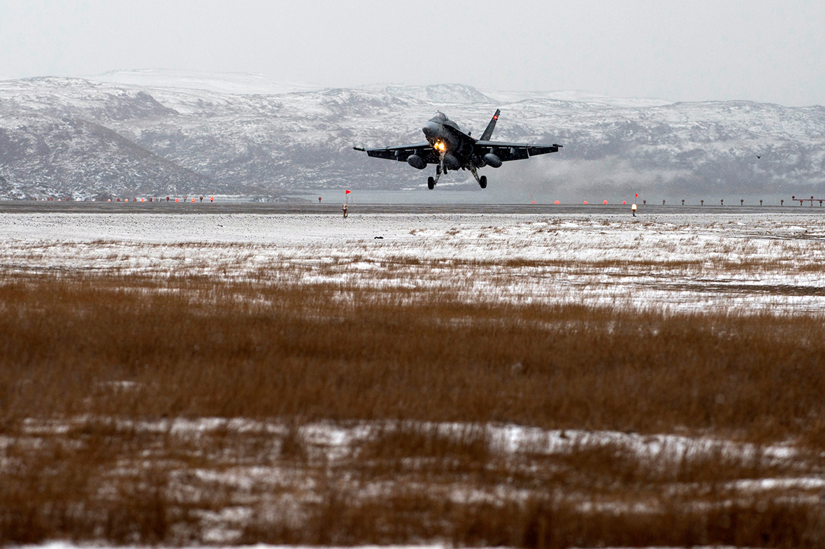 A CF-18 Hornet fighter jet lands on the runway of Iqaluit Airport during Exercise VIGILANT SHIELD 16 in Iqaluit, Nunavut on October 22, 2015. Photo: MCpl Pat Blanchard, Canadian Forces Combat Camera IS04-2015-0028-007