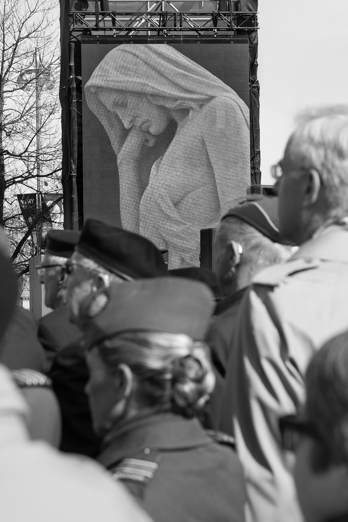 Le public assistera au 100e anniversaire de la bataille de Vimy à Ottawa (Ontario), le 9 avril 2017. Crédit photo: Caporal (Cpl) Chase Miller Services d'imagerie de l'Unité de soutien des Forces canadiennes (Ottawa)