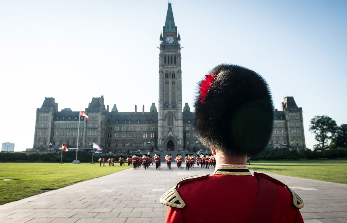 Commander of the Canadian Army, Lieutenant-General Paul Wynnyk; Army Sergeant Major,Chief Warrant Officer Alain Guimond; and United States Sergeant Major of the Army attend the Annual Fortissimo event at Parliament Hill on 20 July, 2017, in Ottawa, ON. Photo credit:  Corporal Michael J. MacIsaac,  Canadian Forces Support Unit (Ottawa) – Imaging Services
