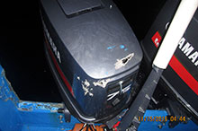 Le moteur d’un navire de contrebande suspect après qu’il ait été désactivé par un tireur d’élite de la United States Coast Guard au cours de l’opération CARIBBE dans l’Est de l’océan Pacifique, le 15 novembre 2016. (Image prise par le LEDET de la United States Coast Guard)