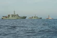 off the coast of San Diego, U.S.A. 26 February 2016 – Following a training exercise in preparation for Operation CARIBBE, Her Majesty's Canadian Ship (HMCS) SASKATOON, HMCS EDMONTON and the United States Coast Guard Ship HADDOCK sail off the coast of San Diego, U.S.A on February 26, 2016. (OP Caribbe, DND)