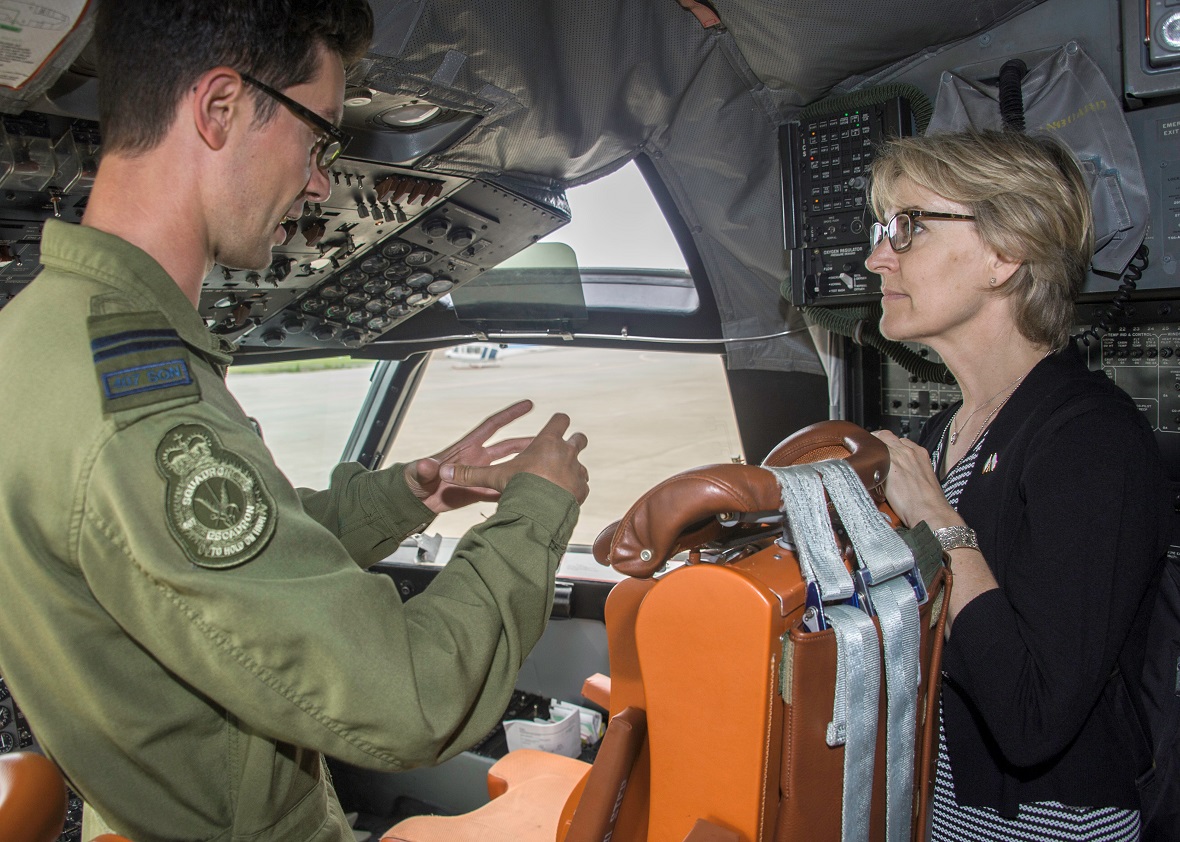Catherine Blewett, Deputy Minister of Fisheries and Oceans (DFO) speaks with Captain Louis St-Pierre, pilot and crew commander onboard the CP-140 Aurora, about the day-to-day execution of Operation DRIFTNET on July 18, 2017. Photo: Sergeant Shilo Adamson, CFB Borden