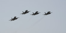 Koweït. 7 mars 2016. Quatre chasseurs CF-188 Hornet quittent le Koweït en direction de la Roumanie, le 7 mars 2016. (Photo : Op IMPACT, MDN)