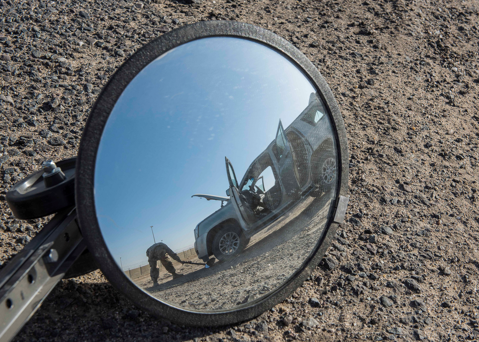 A Canadian Armed forces member of Joint Task force-Iraq searches a vehicle during Operation IMPACT at Camp Canada, Kuwait on December 15, 2016. (Photo: Op Impact, DND)