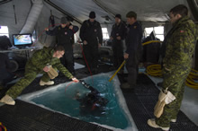 7 April 2016. Clearance Divers and Port Inspection Divers from Fleet Diving Unit Atlantic as well as 1 Engineering Support Unit from Kingston inspect a fresh water intake pipe for Canadian Forces Station ALERT during Operation NUNALIVUT 2016 on April 7, 2016. (Photo: Cpl Chris Ringius, Formation Imaging Services Halifax)