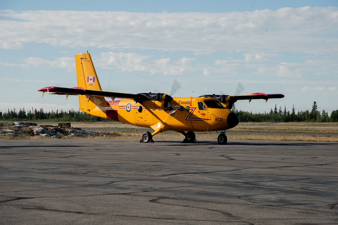 A flight crew from 440 (Transport) Squadron participates in Operation NUNAKPUT 2017 by transporting personnel to a command post located in Tulita, NWT on July 6, 2017. Photo: Capt. Soomin Kim, Canadian Armed Forces Public Affairs Officer, Joint Task Force (North)