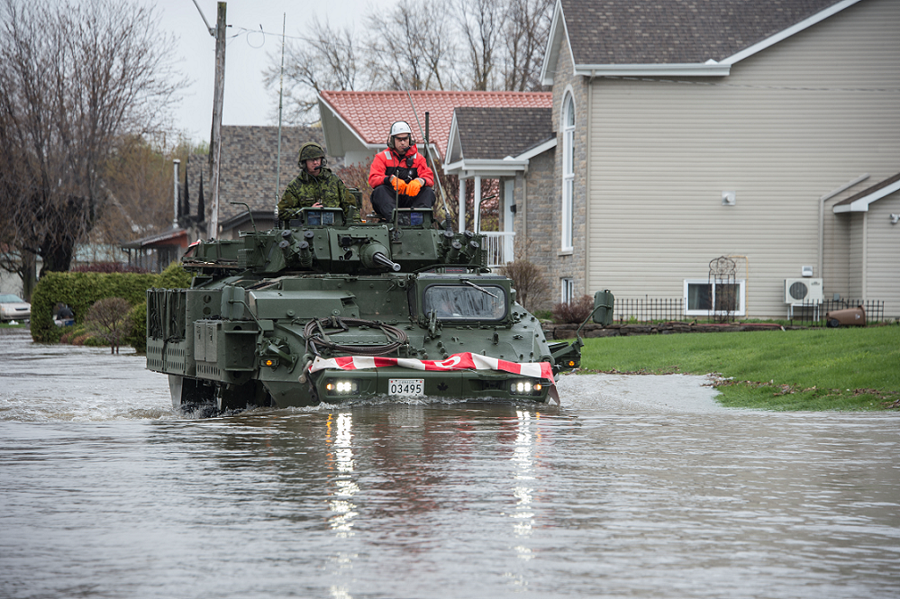 Members of 12e Régiment blindé du Canada and a member of the Gatineau Fire Department travel to the sector assigned to them as part of Operation LENTUS 17 in Gatineau, Quebec, on May 7, 2017. (Photo: Cpl Gabrielle DesRochers)