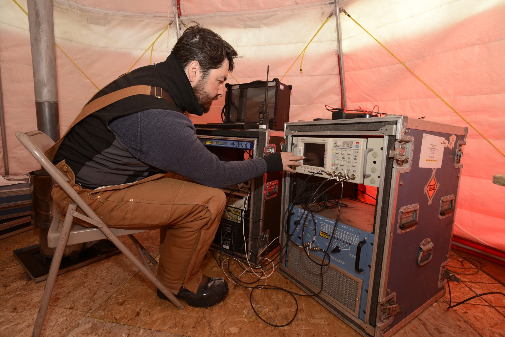 Technologists keep equipment working for all the experiments in the Arctic.
Photo by Janice Lang, DRDC