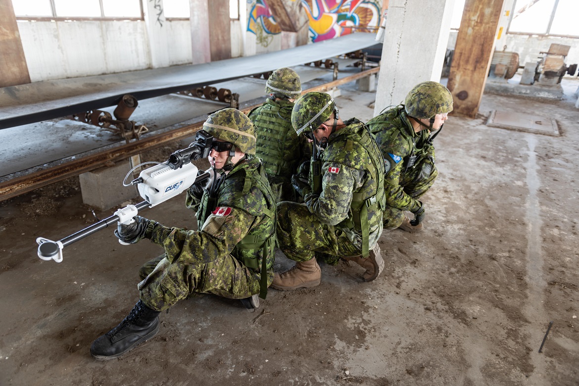 Group of soldiers from the R22R, 3rd Battalion, performing a building clearing task