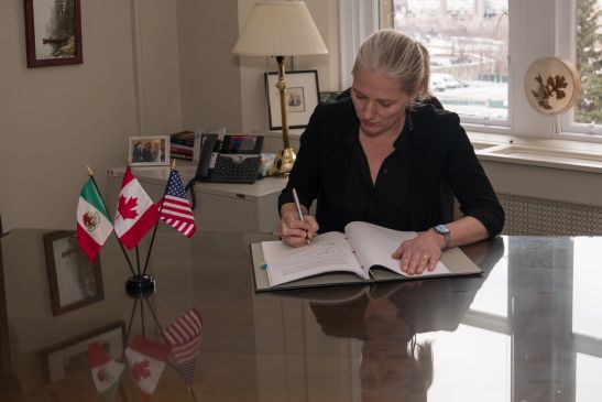 Le gouvernement du Canada signe l’Accord de coopération dans le domaine ...