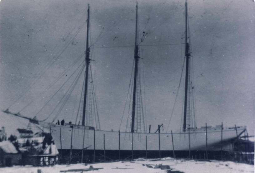 The three-masted schooner Phoenix
