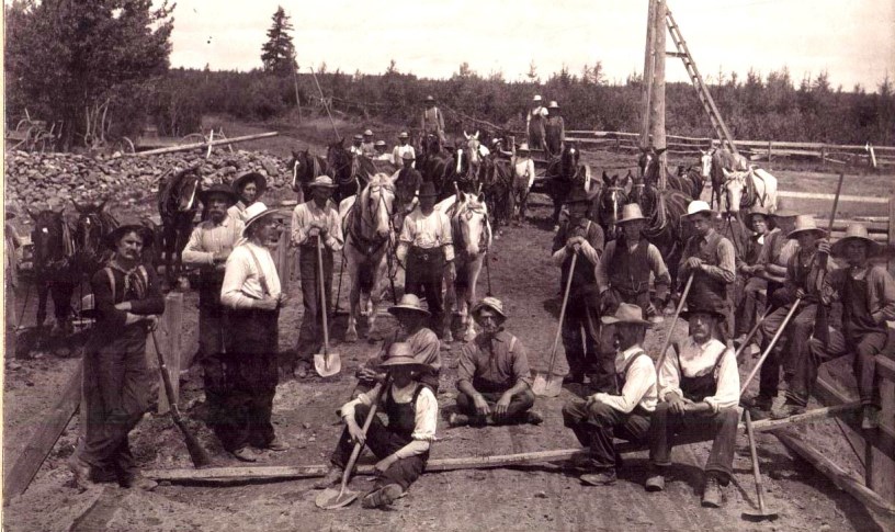 Work crew on the Wallace Bay aboiteau