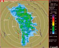 Une image radar type qui montre de légères précipitations et des échos terrestres.