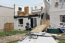 Maisons endommagées par une tornade.