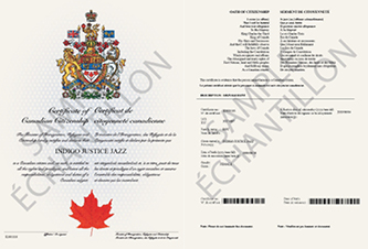Exemple de certificat papier montrant les armoiries du Canada, le serment de citoyenneté, la signature, les renseignements personnels et le code à barres.