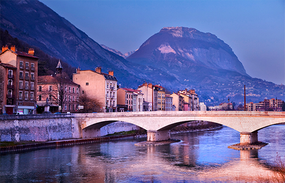 Onglet 3: La rivière Isère à Grenoble, France