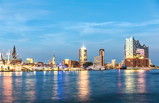 Tab 1: Hamburg skyline in Germany