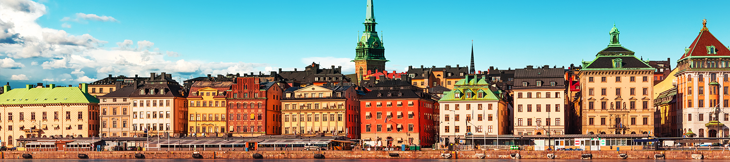 Une ville colorée en Suède, près de l’eau