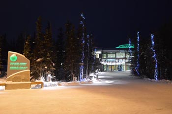 Lumières de Noël Yellowknife (Territoires du Nord-Ouest) : devant le Palais de la Législature