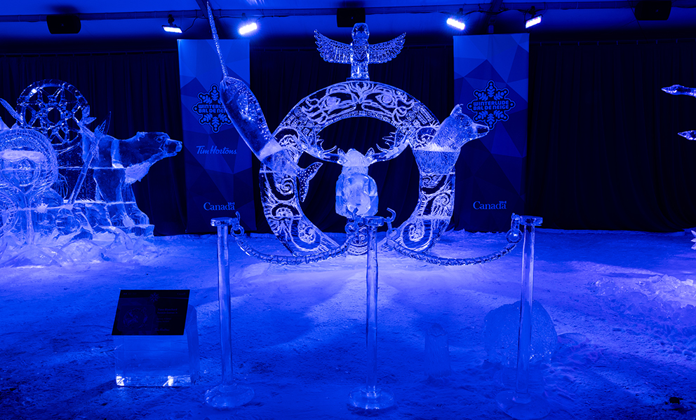 Sculpture sur glace avec une thématique: Faune boréale.