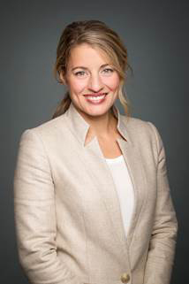 L'honorable Mélanie Joly, C.P., Ministre du Tourisme, des Langues officielles et de la Francophonie