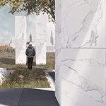 Une personne portant une veste grise se tient devant deux grands piliers rectangulaires en marbre blanc à travers lesquels on peut voir la Tour de la Paix. Au premier plan se trouve un grand pilier de marbre blanc et des personnes sont assises sur des bancs de pierre blanche.