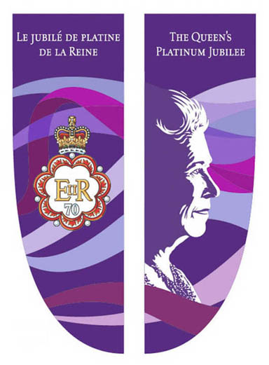 Deux panneaux de bannière, le gauche avec l'emblème canadien du jubilé de platine, le droit avec Sa Majesté la reine Elizabeth II.