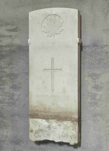 Pierre tombale d’un soldat canadien inconnu de la Première Guerre mondiale