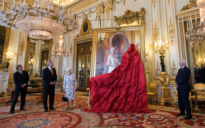 Her Majesty Queen Elizabeth II, with the Right Honourable Stephen Harper, Prime Minister of Canada; His Excellency David Johnston, Governor General of Canada; and Canadian artist Phil Richards, unveils the original painting of The Queen by Canadian artist Phil Richards (Photo by Deborah Ransom, © Prime Minister’s Office, 2012).