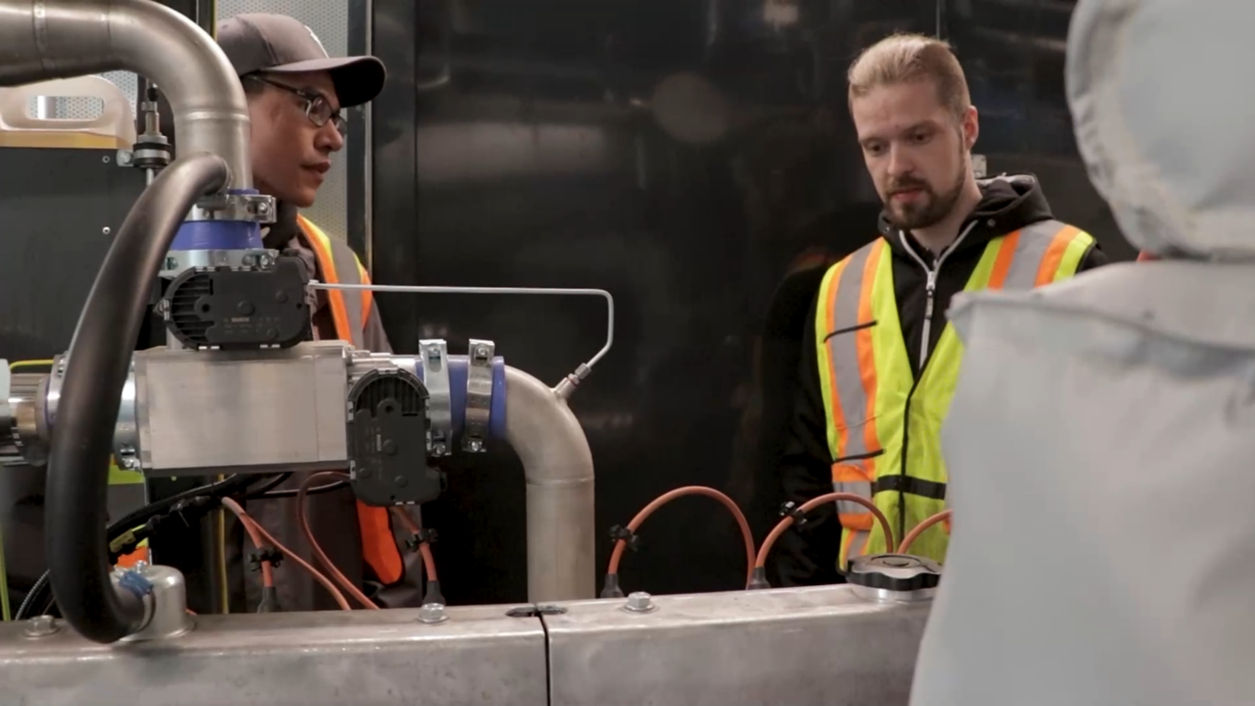 Deux travailleurs à FPInnovations