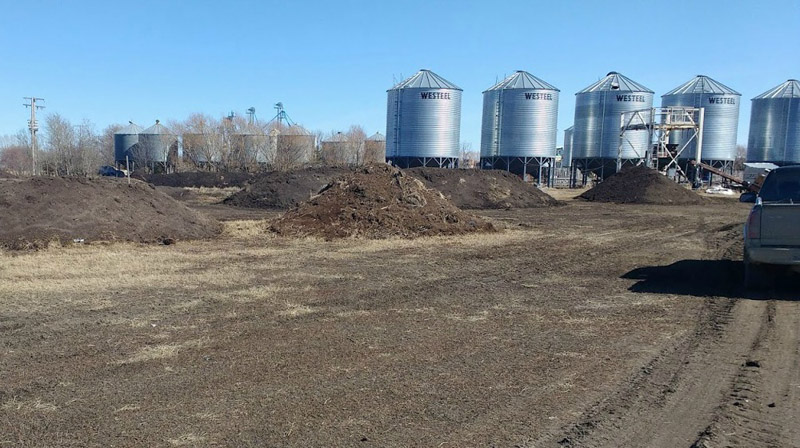Des agriculteurs francophones créent un engrais renouvelable à partir de la terre de la Saskatchewan