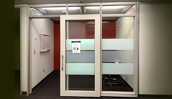 Cabine téléphonique accessible