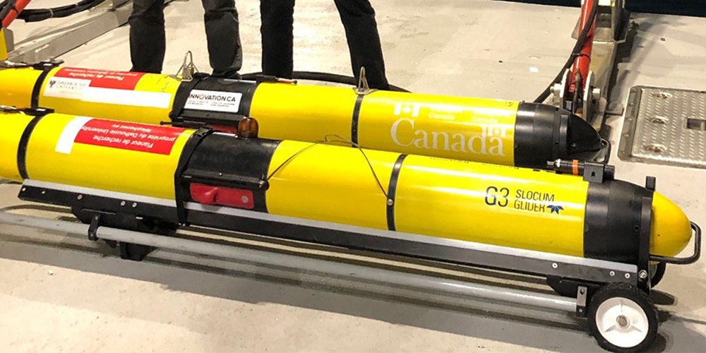 Planeur acoustique sous-marin ayant la forme d'un cylindre jaune