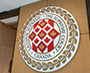 Enlarged image of the Modern courtroom featuring a raised judges’ bench with nine chairs, rows of counsel tables and seating, red carpeting, and the Supreme Court of Canada emblem mounted on the wall behind the bench.