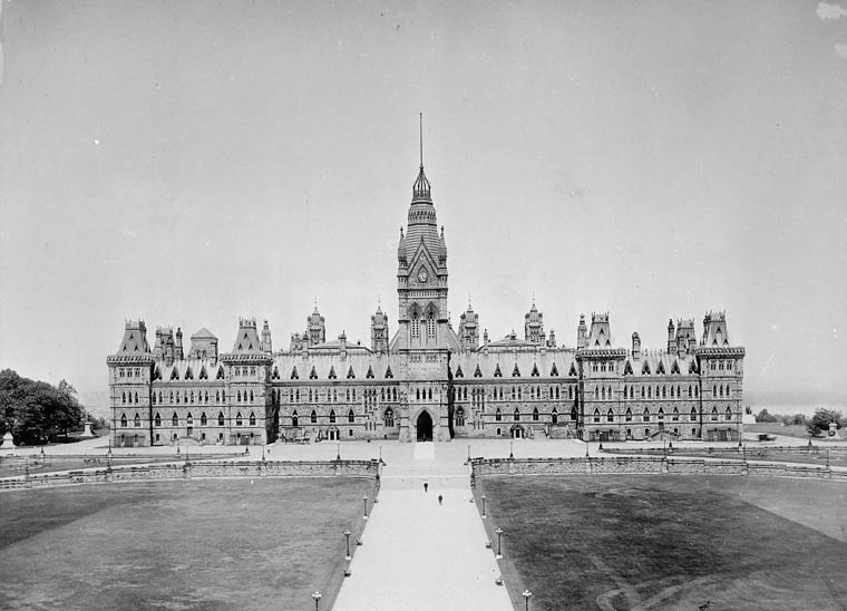 Voir image agrandie de l'édifice du Centre d'origine du Parlement, vers 1914