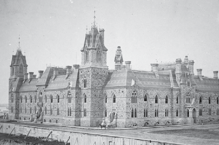 Photo historique du l' Édifice de l'Ouest