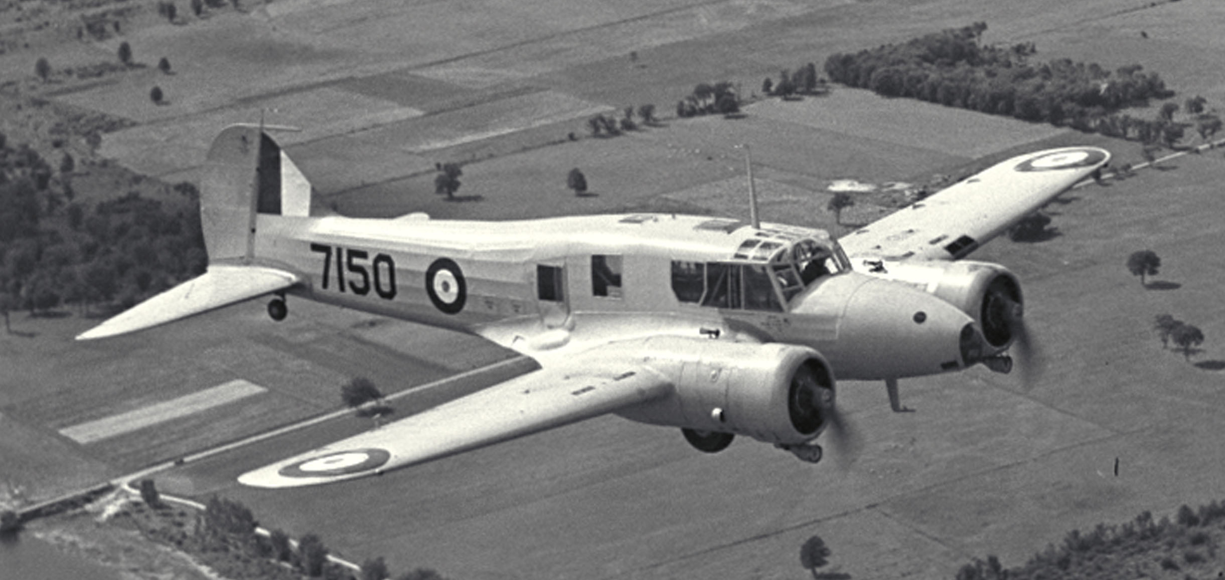 Les Avro Anson comme celui-ci étaient chose commune dans le ciel canadien pendant le déroulement du Programme d’entraînement aérien du Commonwealth britannique. PHOTO : Archives du MDN, PL-9658  