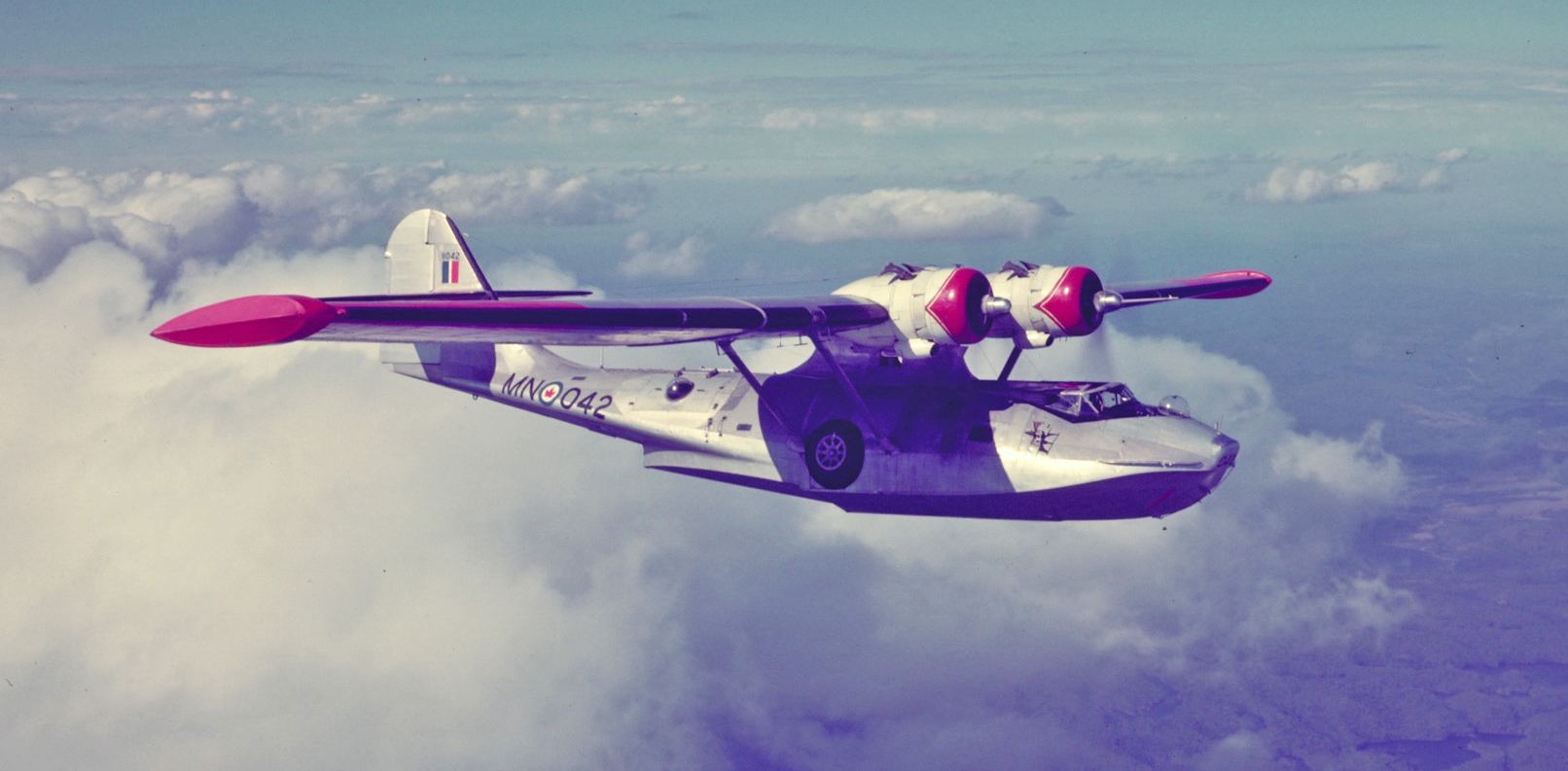 Un appareil Canso en vol. PHOTO : Archives du MDN, PC-842