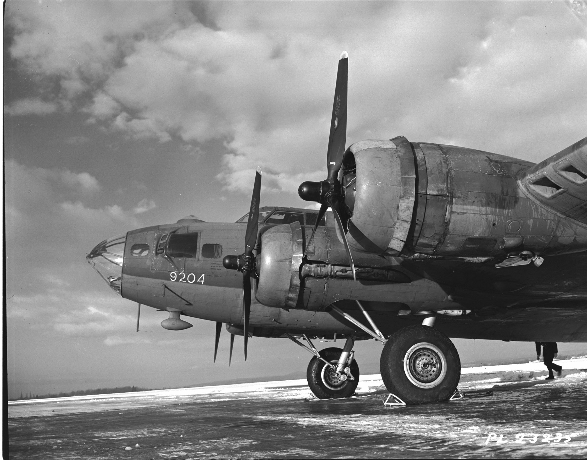 Wing Commander Bruce Middleton, commanding officer of 168 Heavy Transport Squadron, piloted this B-17 Flying Fortress from Ottawa to Britain with the first mail load of the RCAF’s new service to soldiers, sailors, and airmen serving overseas during the Second World War. The flight left Rockcliffe, near Ottawa, on December 15, 1943. PHOTO: DND Archives, PL-23235