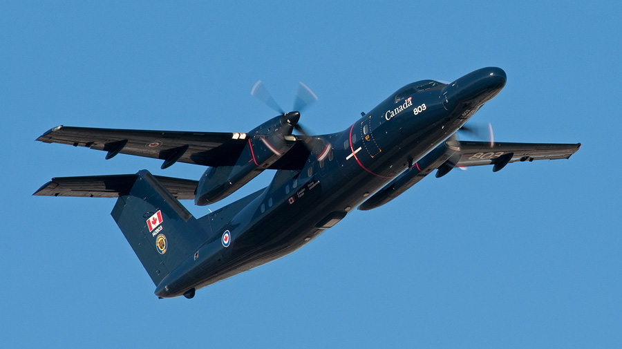 CT-142 Dash-8