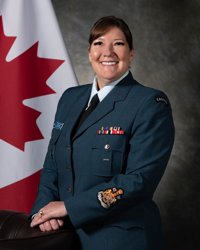 Adjudante-chef Renee J. Hansen, MMM, CD