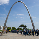 Members of the Royal Canadian Air Force 2018 Public Duties contingent march through the World War One Memorial Arch in Folkestone, UK on 4 July, 2018.  They are exercising their Freedom of Entry to Folkestone on behalf of all Canadian Armed Forces members serving in the UK.  PHOTO : MCpl Boucher