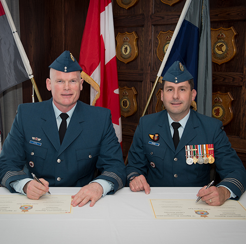Mr. Jim Kyte and LCol Corey Crosby, Commanding Officer, 76 Communication Regiment